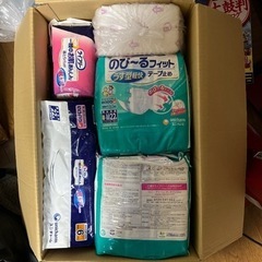 未使用　介護用大人おむつと、尿取りパッド2袋ずつ　ライフリー