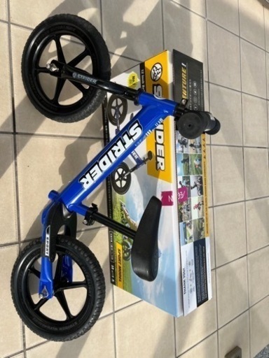 ストライダー　青　12インチ