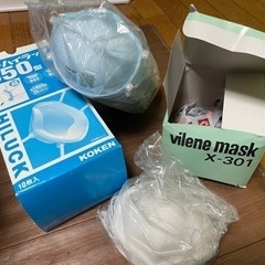 使い捨て式防じんマスクとおまけマスク、耳せん