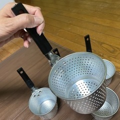 麺の湯切り？　１つ100円　セットで300円　2/24まで