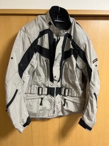 ゴールドウィン　ジャケット　シルバー/ブラック