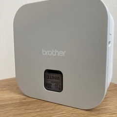 【美品】ブラザー ピータッチキューブ 本体＋ラベルテープ3本セット ホワイト 白 家電 入園入学の画像