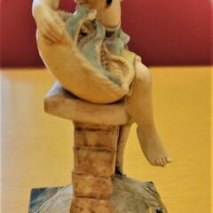 【中古品】イタリア製大理石台座のフィッシャーガール(魚を持つ少女)フィギア置物　GENUINE CARRARA MARBLEの画像