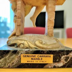【中古品】イタリア製大理石台座のフィッシャーガール(魚を持つ少女)フィギア置物　GENUINE CARRARA MARBLEの画像