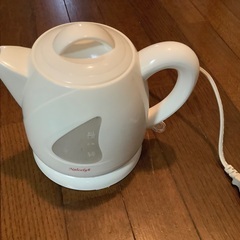 電気ケトル　Naicely2