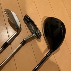 ゴルフクラブと簡易バッグ