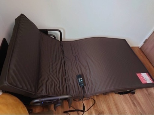 収納式電動リクライニングベッド