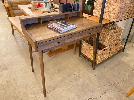 宇都宮でオシャレな家具を探すなら『オトワリバース！』美品 アンティーク調 デスク 机 作業台 ブラウン 引き出し付き リビング家具 中古品