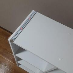 白いカラーボックス２列の画像