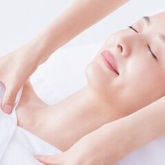 フェイシャルエステティック等のスタッフ及びアシスタント募集☆20～60代まで幅広く活躍中です。志望動機は美容に興味があるだけでOK。全国に約1200店舗ある安心のサロンです。ご自宅近くやご希望の勤務地がお選びいただけます。の画像