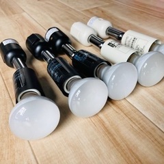 スポットライト　レールライト　ダクトレール　ライティングバー用　ミニレフランプ　40Wまで   E17口金　展示　雰囲気　オシャレ　カッコイイ　残り白1個の画像