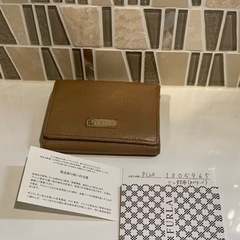 フルラ　三つ折り　財布