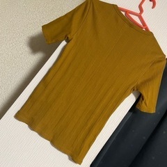 ユニクロ　リブクルーTの画像