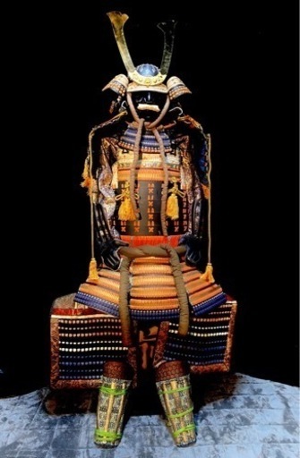 貴重 等身大 時代甲冑鉄地胴一式 寺院蔵出し 小札 鎧兜 武具 時代物 鎧立て 鎧櫃付き