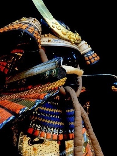 貴重 等身大 時代甲冑鉄地胴一式 寺院蔵出し 小札 鎧兜 武具 時代物 鎧立て 鎧櫃付き