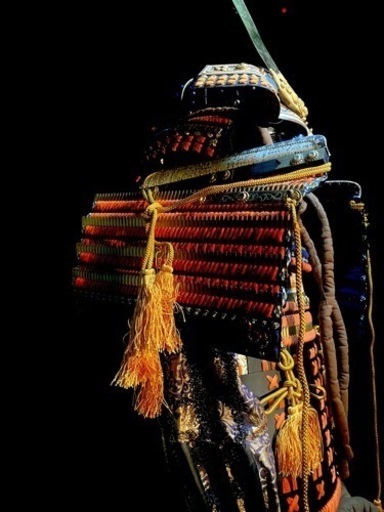 貴重 等身大 時代甲冑鉄地胴一式 寺院蔵出し 小札 鎧兜 武具 時代物 鎧立て 鎧櫃付き