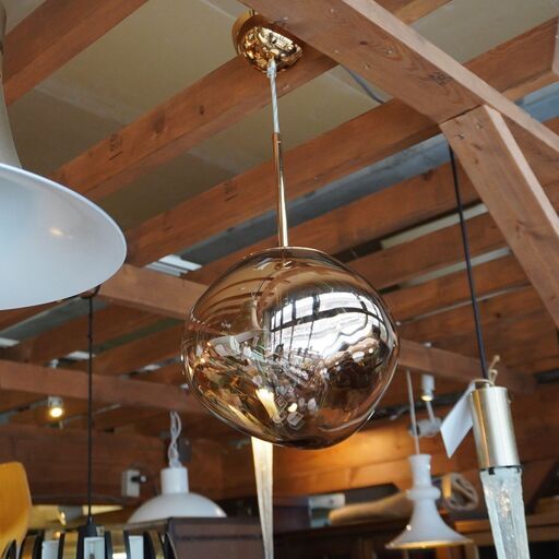 イギリスのインテリアブランドTom Dixon(トムディクソン)のMELT(メルト)ペンダントライト30/ゴールドです。膨らんでいく吹きガラスのような光のオブジェ。モダンでラグジュアリーな天井照明♪DB228