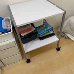 キャスター付きキャビネット