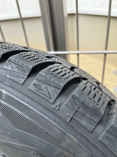 ダンロップスタッドレスタイヤ　195/65R15 