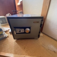 金庫　鍵、ナンバー有り