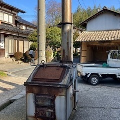 焼却炉です。廃材の焼却などに^_^