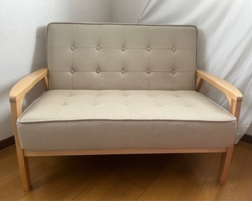 ナチュラルカラー　ニトリの2人掛けソファー