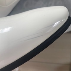 白の革靴の画像