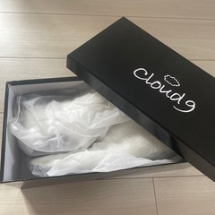 白の革靴の画像