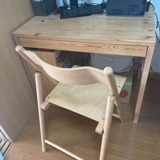 【お譲り先決まりました】無印　パイン材デスク幅８６ｃｍ