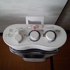 【遠赤外線ヒーター】ダイキンセラムヒート、中古品の画像