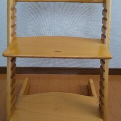 ストッケ  椅子と付属の六角レンチの画像