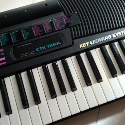 キーボードCASIO CTK-520L スタンド付き