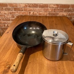 中華鍋と油ポットの画像