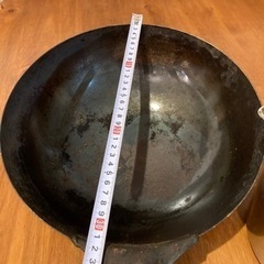 中華鍋と油ポットの画像