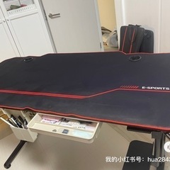ゲーミングデスクの画像
