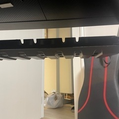 ゲーミングデスクの画像
