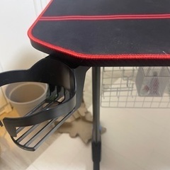 ゲーミングデスクの画像