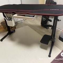 ゲーミングデスクの画像