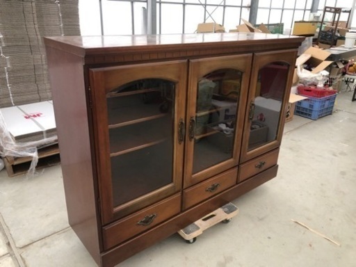 重厚感のあるキャビネット/サイドボード 横幅150cm 奥行42cm 高さ108cm