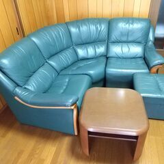 ソファー　３人掛け　オットマン　専用テーブル　＊お値下げしましたの画像