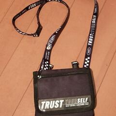 ナイロンポーチ