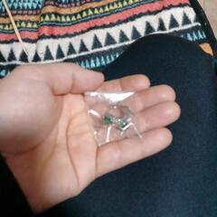 値引き不可▼J→→→M17-22   プリンセスカットエメラルドＣＺサークルピアスの画像