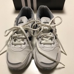 値下げして再投稿！adidas 20cm 白　靴　