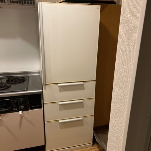 冷蔵庫手放します