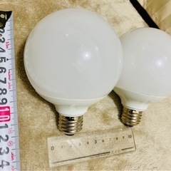 電球2つ