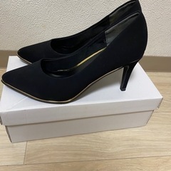 黒パンプスの画像