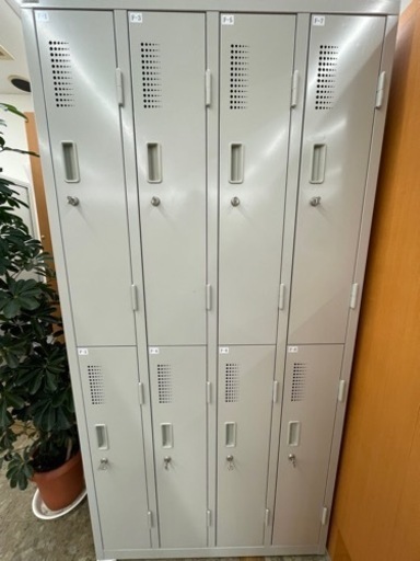 お値下げしました。新品同様鍵付きロッカー、土曜日までにお引き取りで8000円