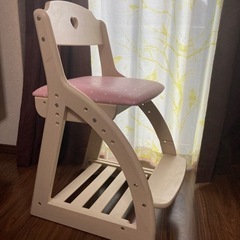 コイズミ　学習椅子　ピンク　幼稚園　小学生