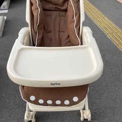 ハイロースイング式ベビーチェア、ベッド　アップリカ