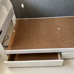 収納棚付きシングルベッド　ホワイトの画像